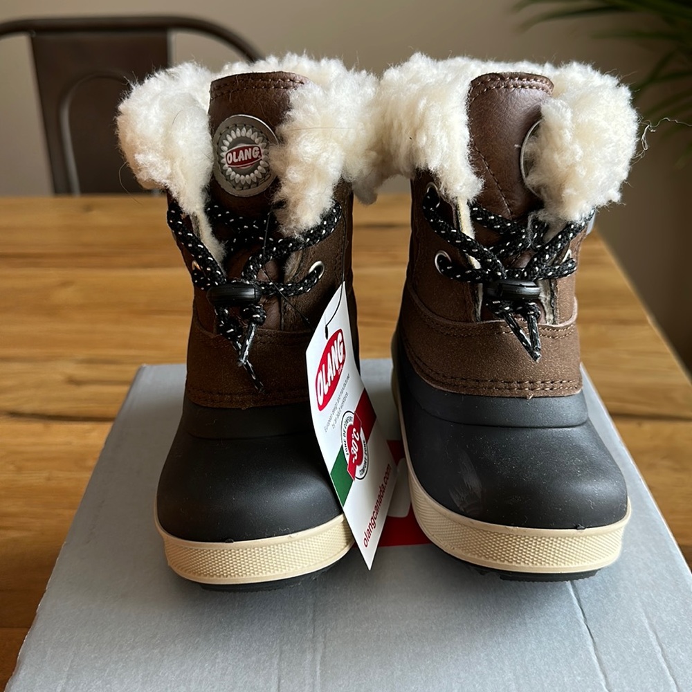 BRAND NEW WITH TAGS Olang Ape toddler boots